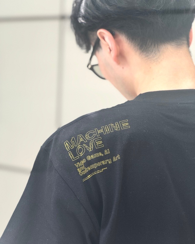 マシン・ラブ展｜シュウ・ジャウェイ（許家維）《シリコン・セレナーデ》Tシャツ