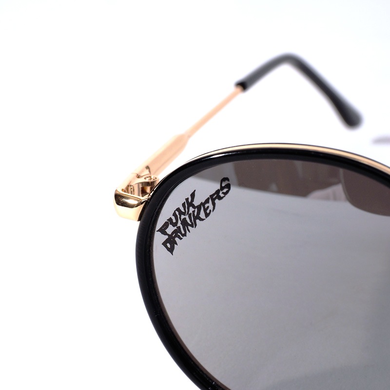 ���󥰥饹��19AW