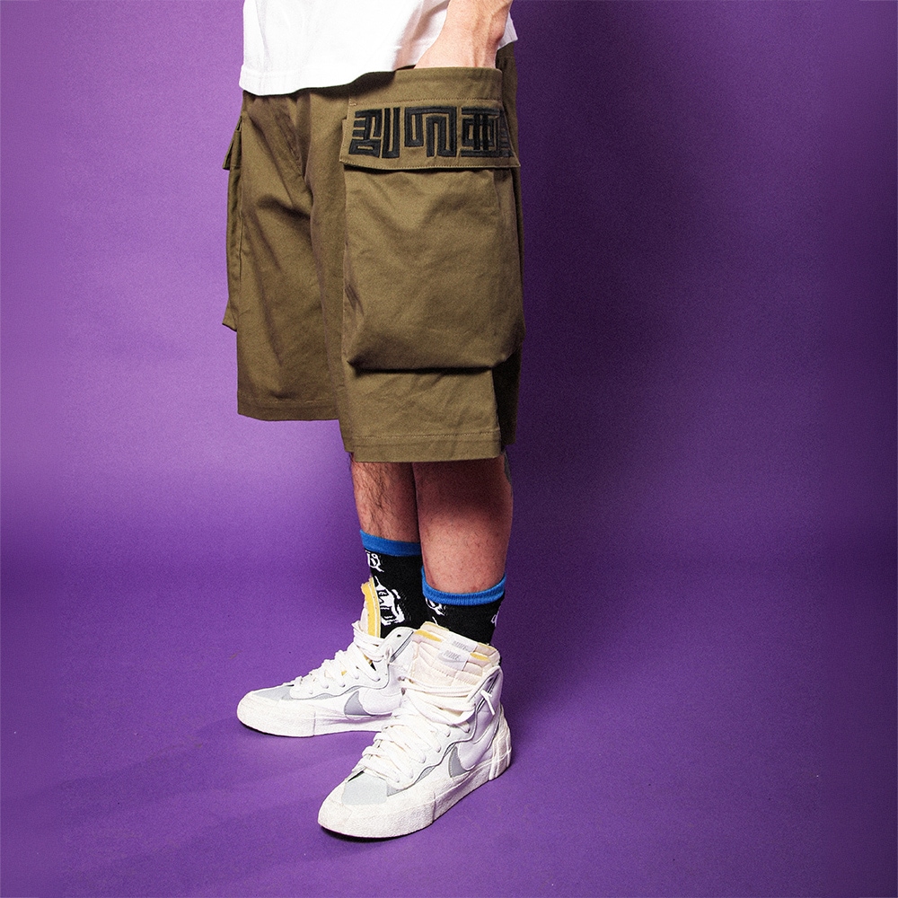 予約・7月入荷】四角ロゴカーゴショーツ | 全商品 | 鷹の爪Online Store