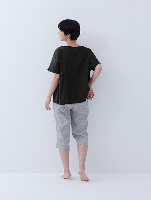 ギャザーブラウス（ブラック） | すべてを見る | steteco.com