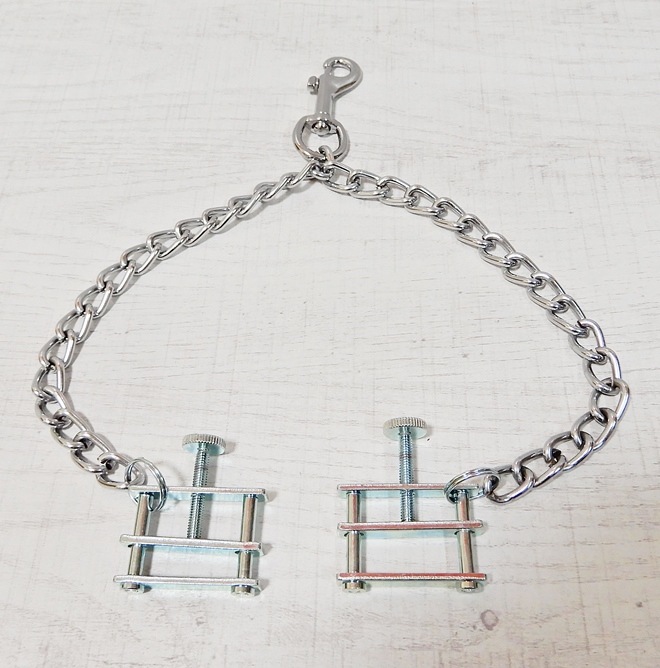 ��Bizarre-Rubber-Shop��Metal Nipple Presses with Chain and Carabiner