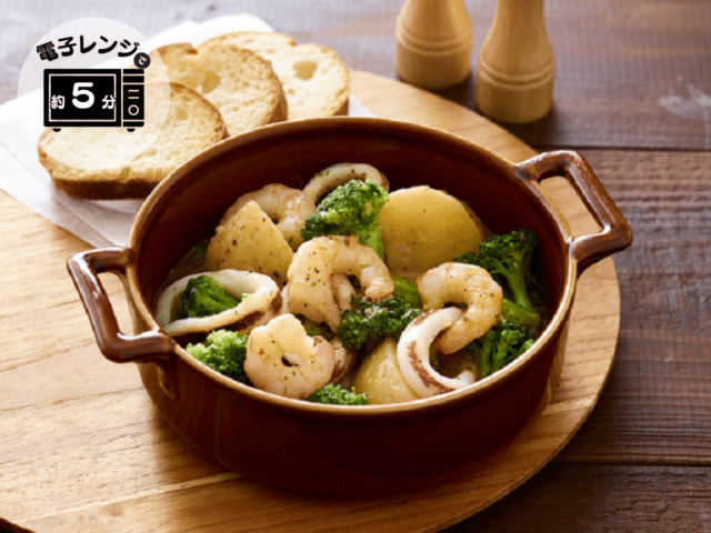 えびとするめいか彩野菜のアヒージョ風