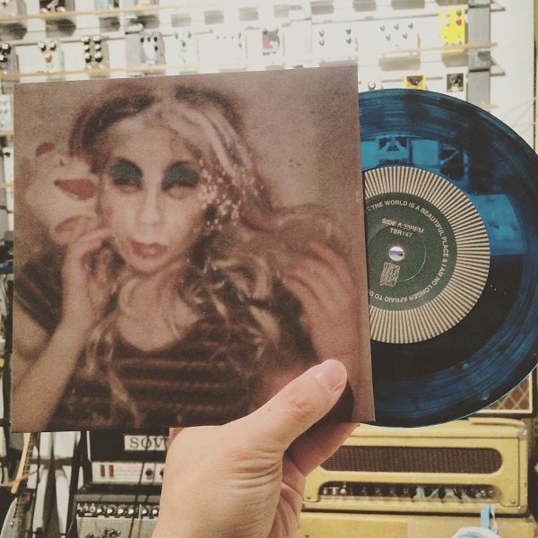THE WORLD IS A BEAUTIFUL PLACE... / Long Live Happy Birthday 7"(BLUE)+MP3