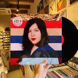 LUCY DACUS / 2019 12