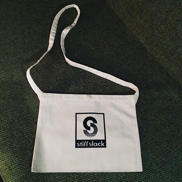STIFFSLACK / SS LOGO å (WHITE)