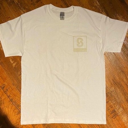 STIFFSLACK / SS LOGO TOP AND BACK tee (WHITE+LIGHT GREEN)