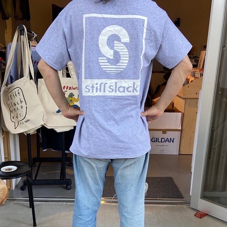 STIFFSLACK / SS LOGO TOP AND BACK tee (GRAY+WHITE)