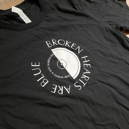 BROKEN HEARTS ARE BLUE / Dark Whimsy And Soft Surrealism��T-SHIRTS