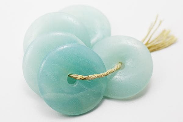 アマゾナイト　原石　置物　木製台座　パワーストーン アリゾナ産珪化木1.6キロ 化石鑑賞石置物オブジェインテリア原石