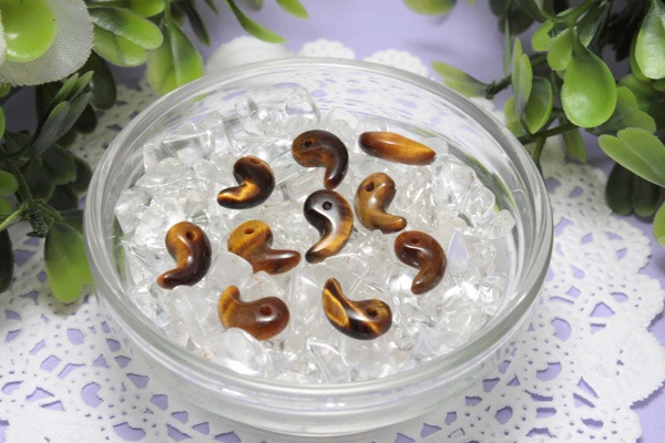 【タイガーアイ】勾玉 天然石 まとめ売り パワーストーン 62個 ≪勾玉・12mm×18mm・1粒売り≫○送料無料有○1個売り○天然石