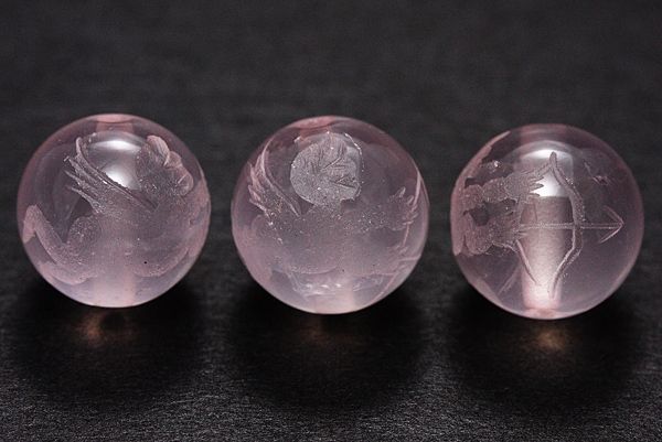 【彫刻ビーズ】マダガスカルローズ 10mm (素彫り) 天使(弓持ち)