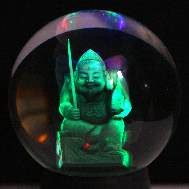 彫刻置物】丸玉 人工水晶 約90mm (レーザー彫刻)(レインボー台付き