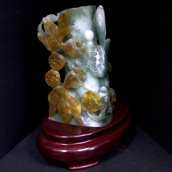 天然石ヒスイの彫刻置物