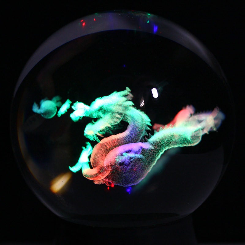 彫刻置物】丸玉 人工水晶 約90mm (レーザー彫刻)(レインボー台付き) 五 