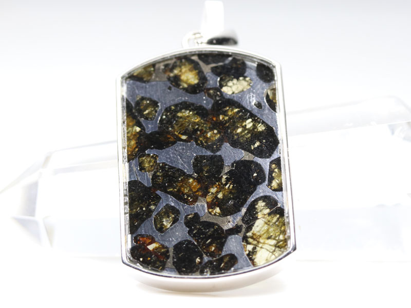 ☆高品質☆【ペンダント】ロシア産 パラサイト セイムチャン隕石