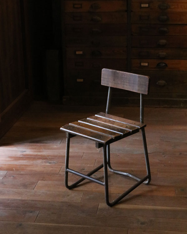 木製＋鉄製椅子A 000000003096_h1HpeSq.jpg