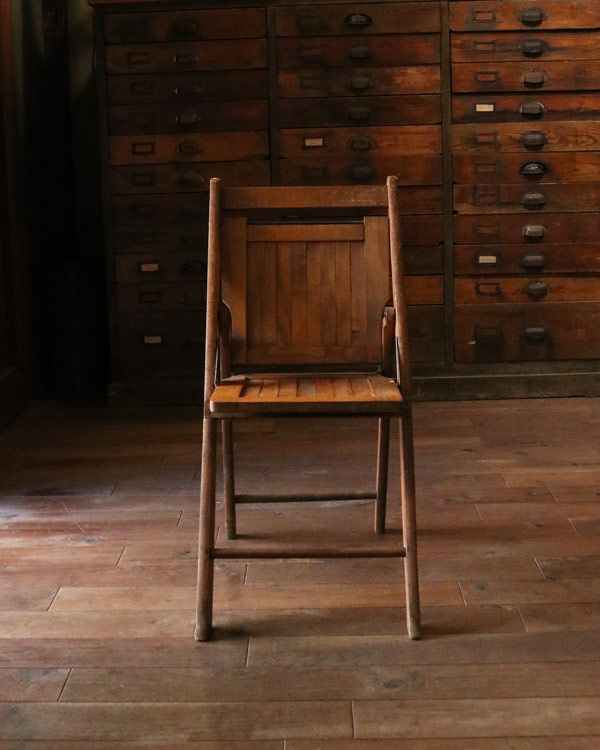 アンティーク　木製フォールディングチェア　　折り畳み椅子　古道具　ヴィンテージ ヴィンテージ 木製フォールディングチェア ルーマニア 折り畳み椅子
