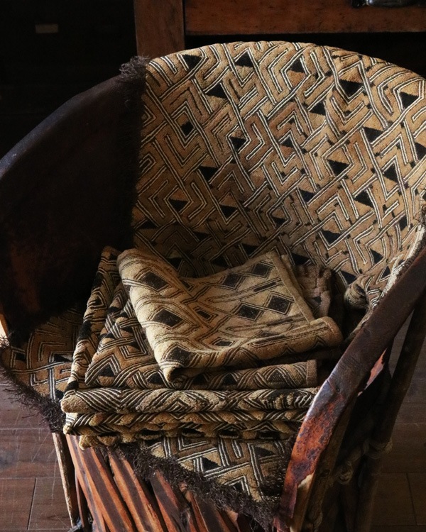 アフリカンテキスタイル クバ布（草ビロード）KF-15