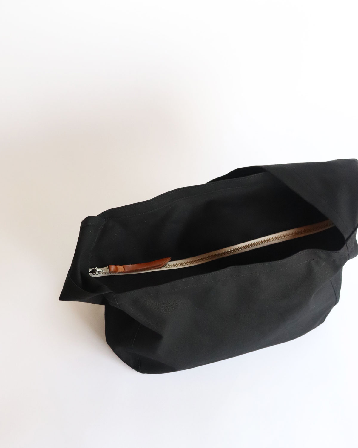 LABOR DAY Newspaper Boy Bag / Black