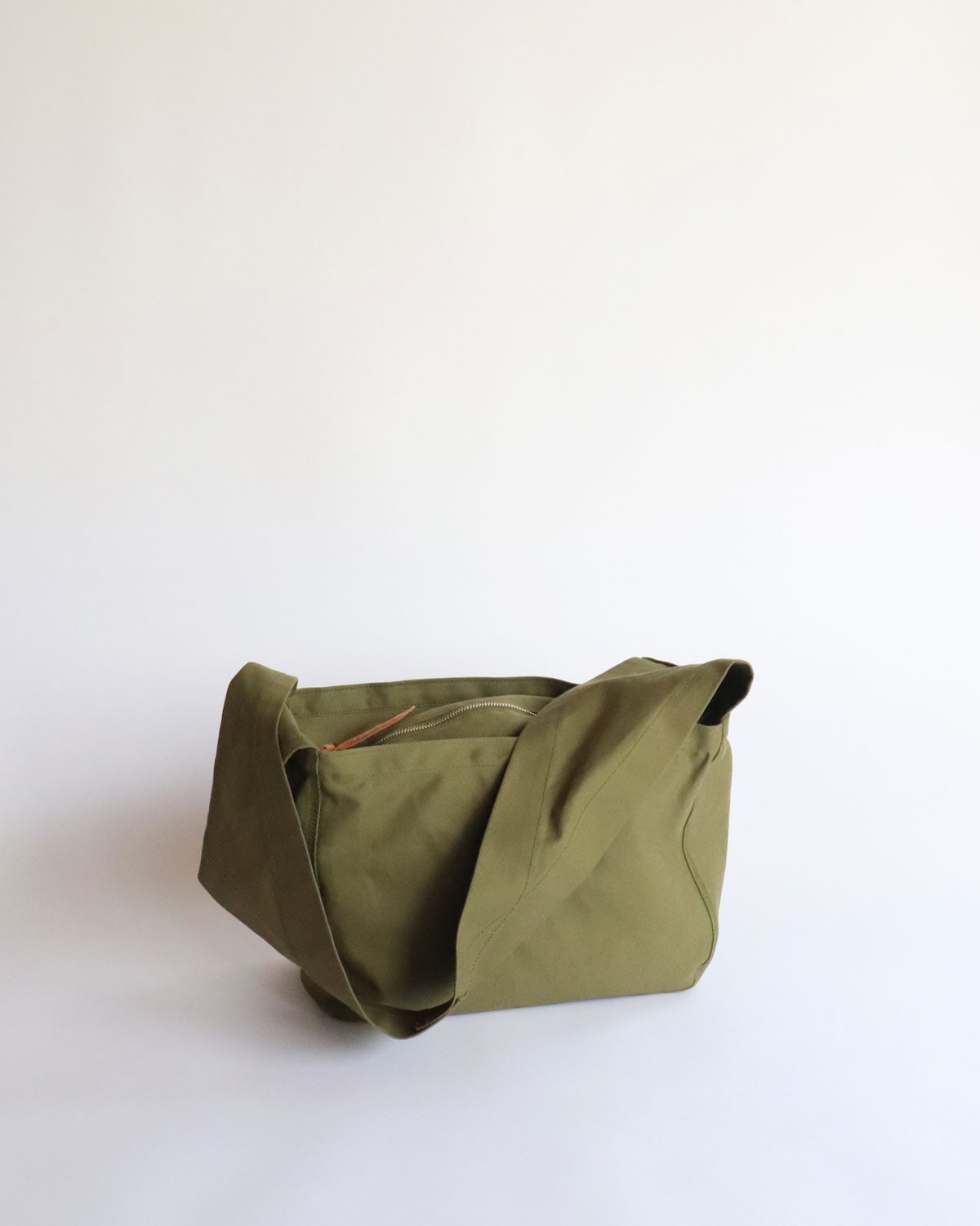 LABOR DAY Newspaper Boy Bag / Khaki