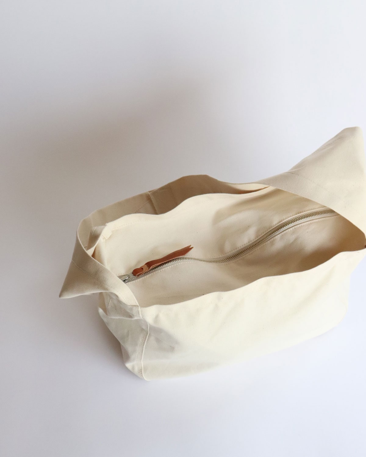 LABOR DAY Newspaper Boy Bag / Natural