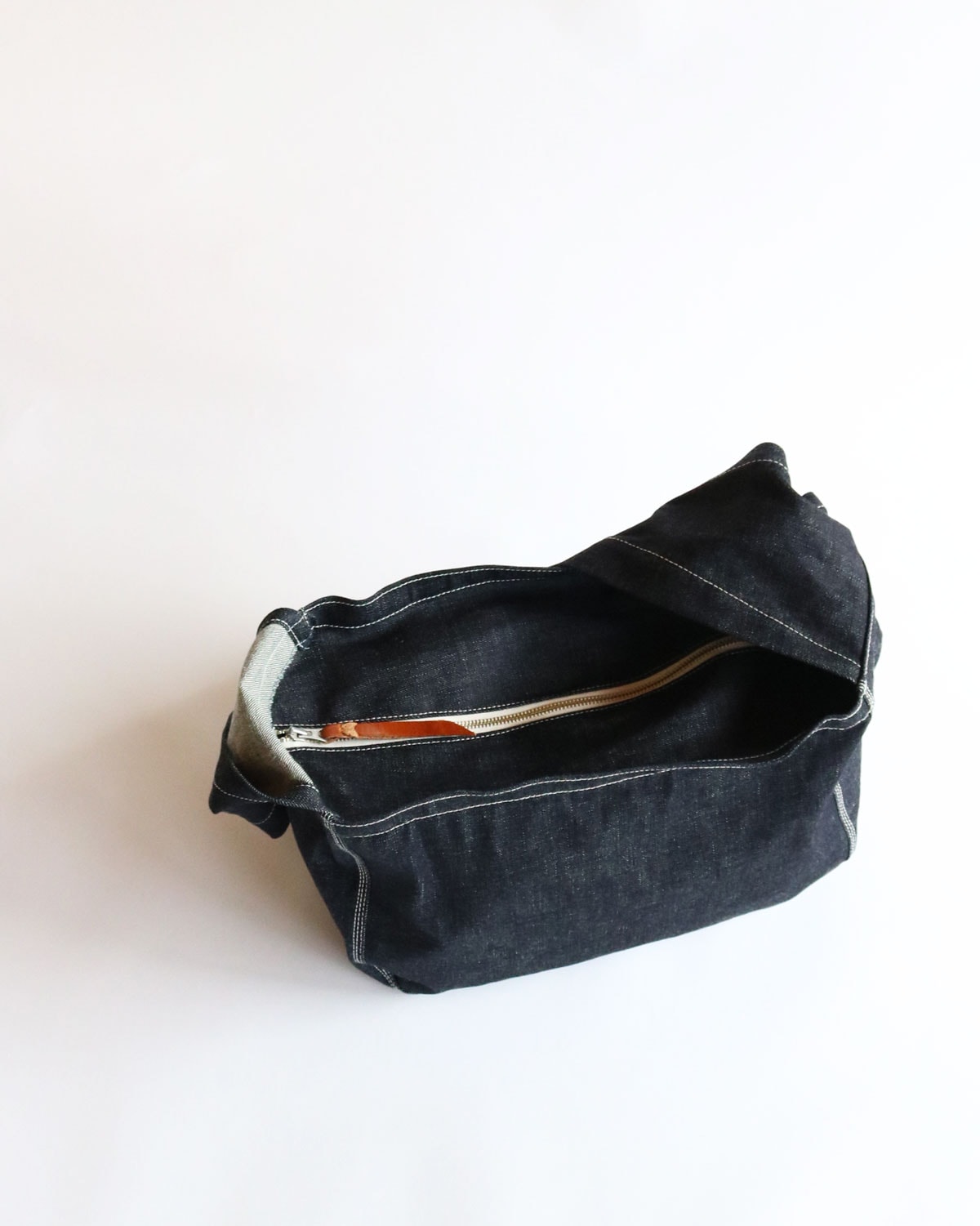 LABOR DAY Newspaper Boy Bag / Denim