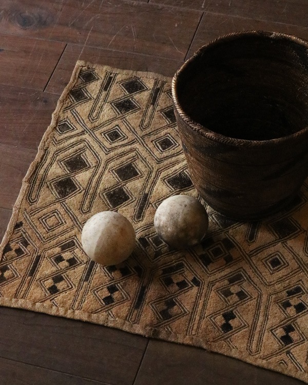 アフリカンテキスタイル クバ布（草ビロード）KF-19