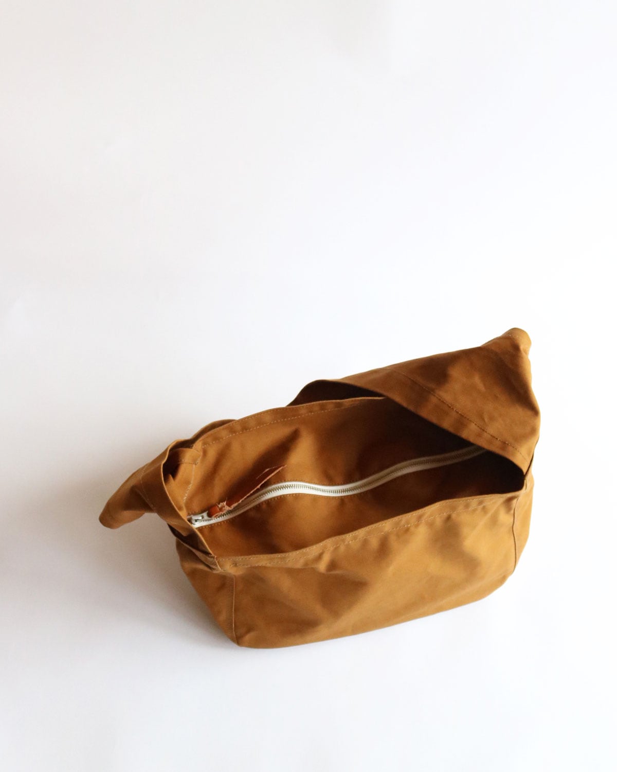 LABOR DAY Newspaper Boy Bag / Camel