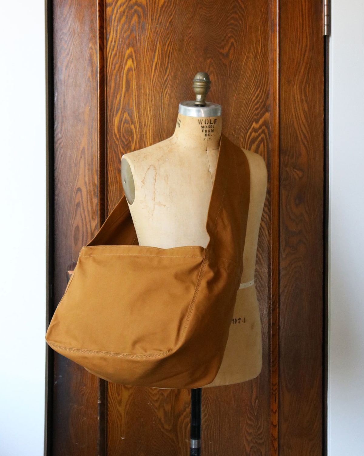 LABOR DAY Newspaper Boy Bag / Camel