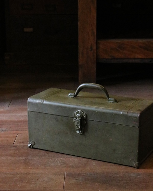 ビンテージ　ミリタリーツールボックス ミリタリー鉄製ツールボックス
