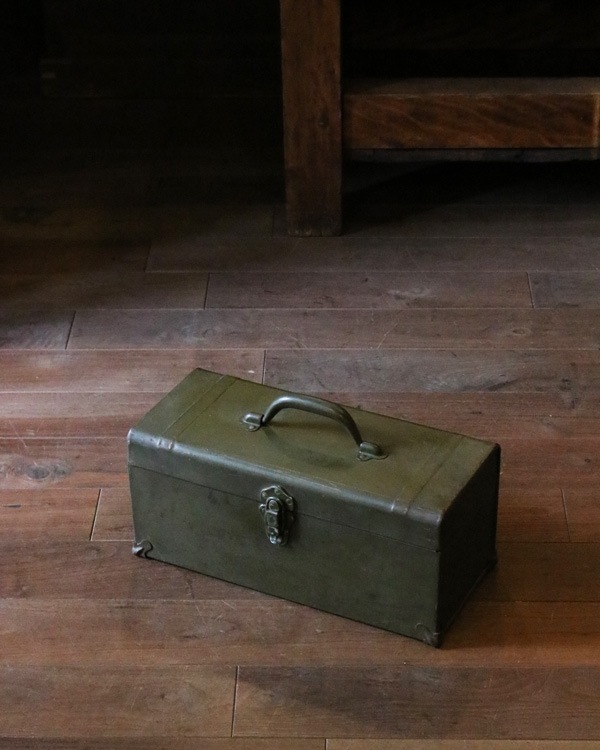 ミリタリー鉄製ツールボックス