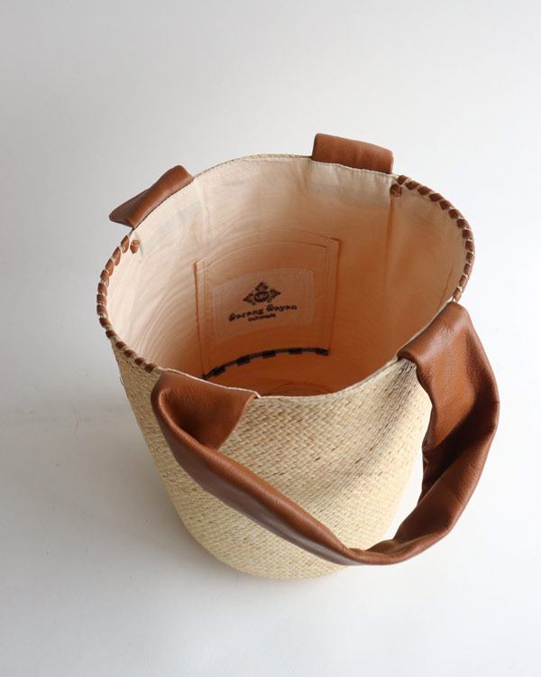 warang wayan() FUTO 饿׼Хå  M