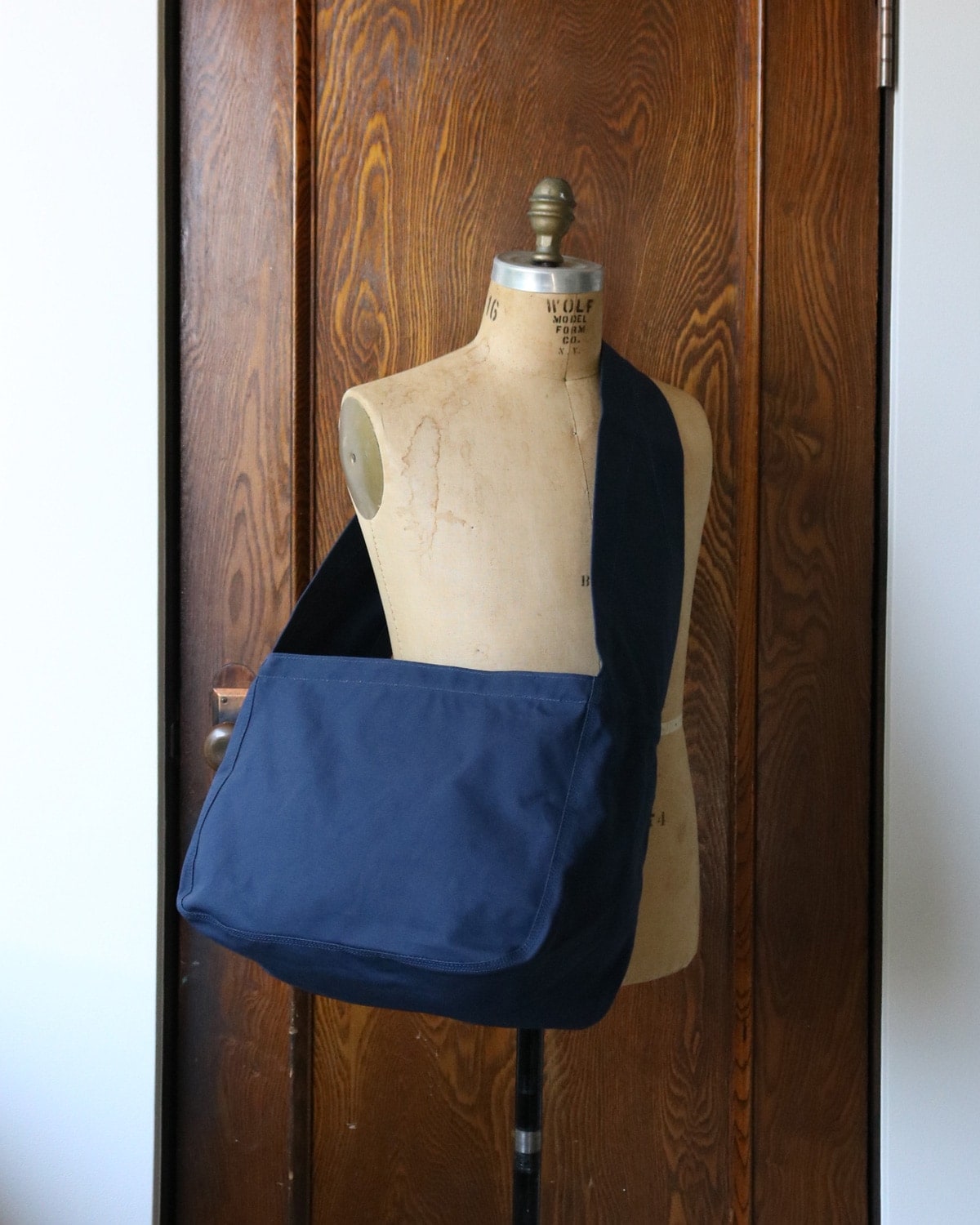 LABOR DAY Newspaper Boy Bag / Navy