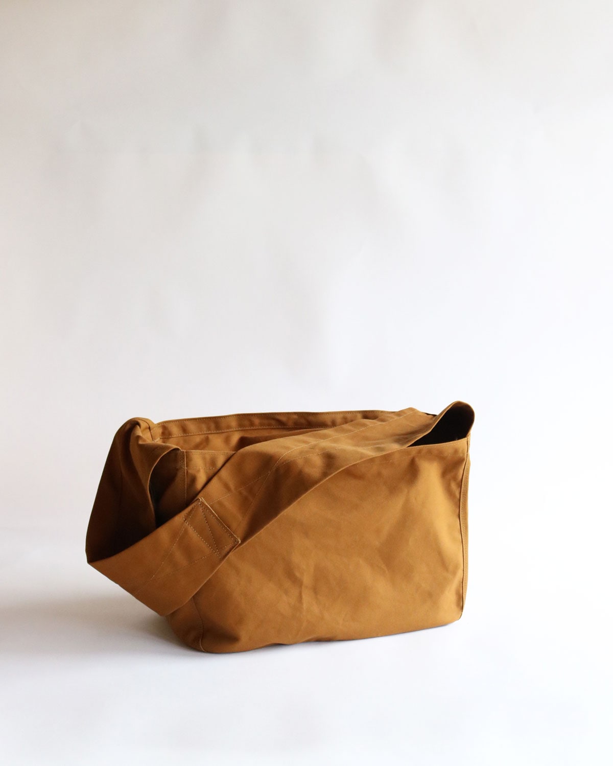 LABOR DAY Newspaper Bag / Camel