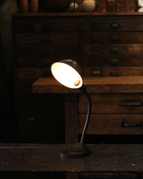 Art Deco Base Desk Lamp