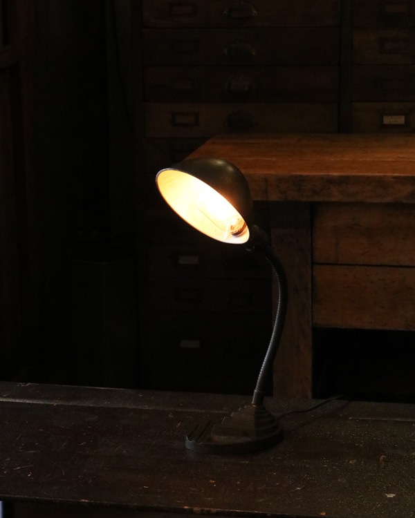 Art Deco Base Desk Lamp