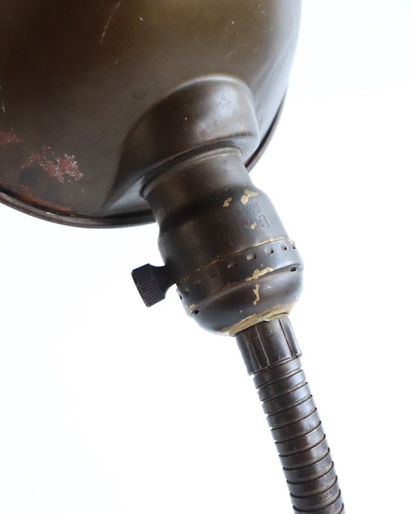 Art Deco Base Desk Lamp