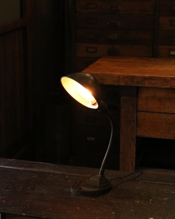Art Deco Base Desk Lamp