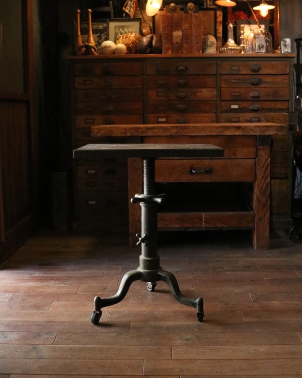 インダストリアル ドラフティングテーブル