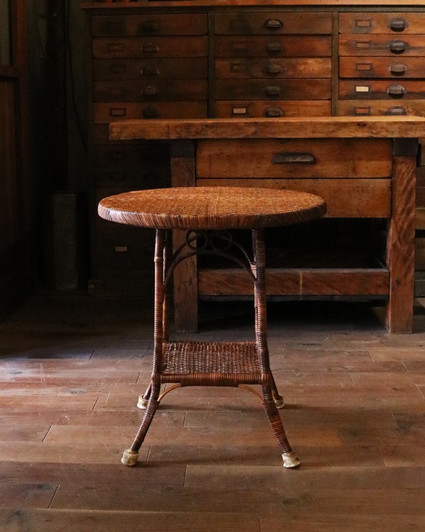 ラタン製ラウンドテーブル