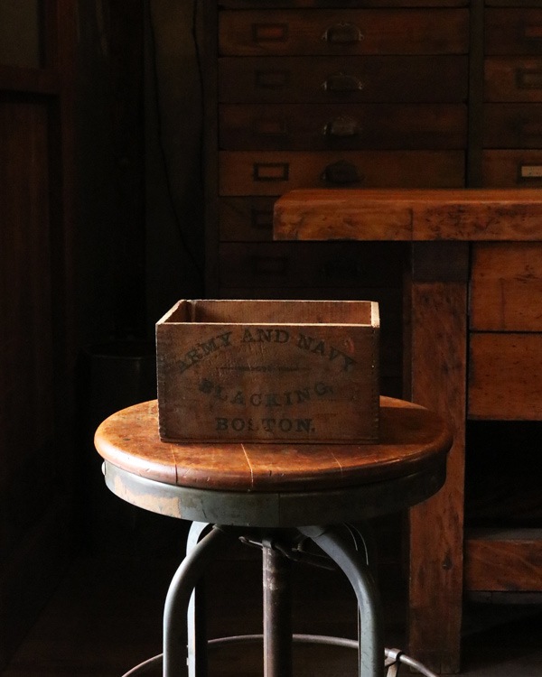 "ARMY AND NAVY" �֥�å��󥰥ܥå���