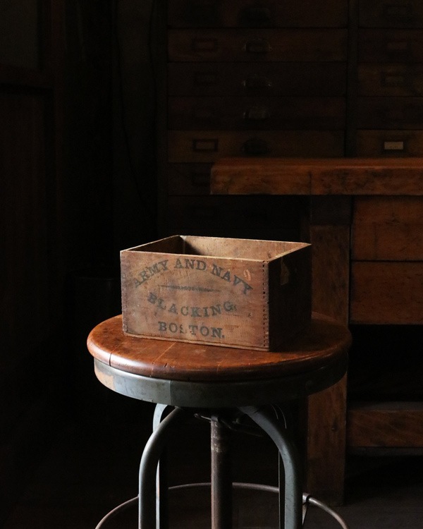 "ARMY AND NAVY" �֥�å��󥰥ܥå���