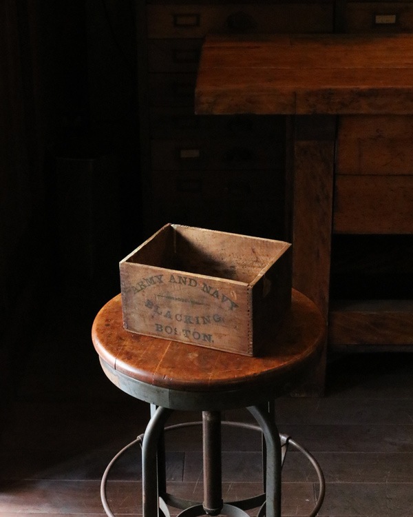 "ARMY AND NAVY" �֥�å��󥰥ܥå���