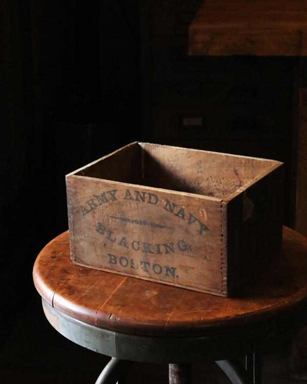 "ARMY AND NAVY" �֥�å��󥰥ܥå���