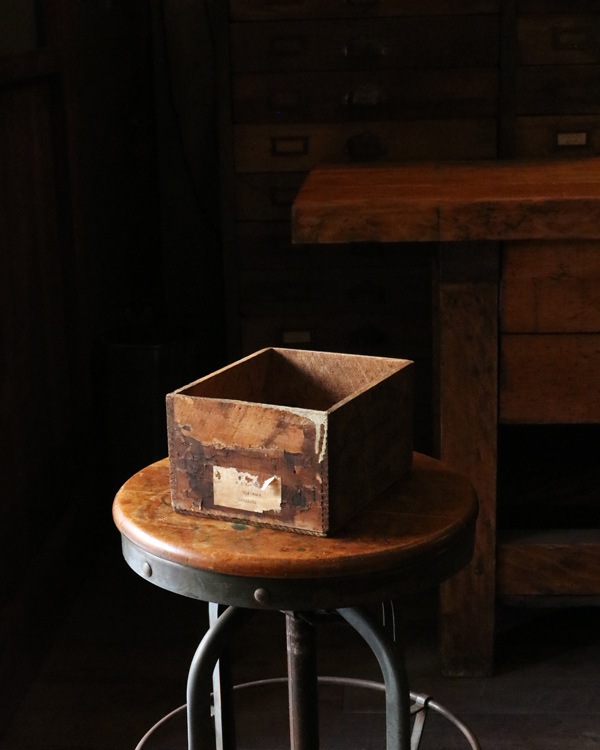 "ARMY AND NAVY" �֥�å��󥰥ܥå���