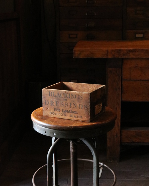 "ARMY AND NAVY" �֥�å��󥰥ܥå���