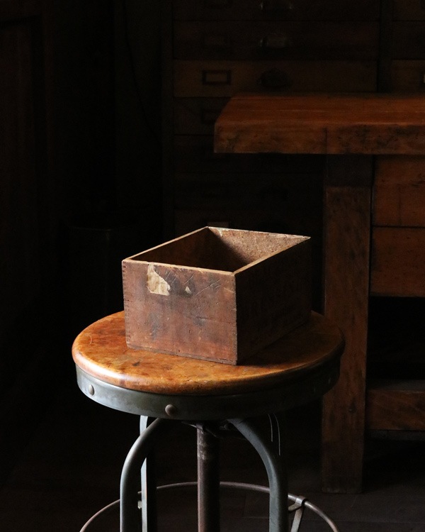 "ARMY AND NAVY" �֥�å��󥰥ܥå���