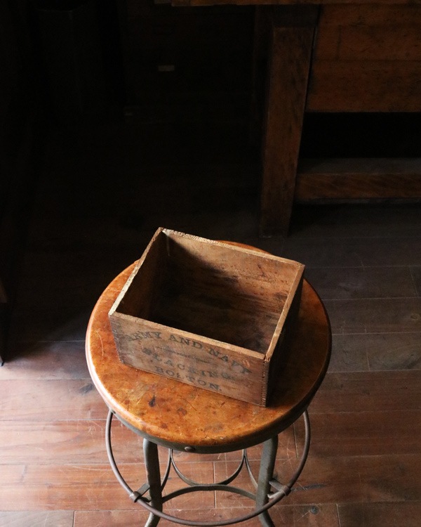 "ARMY AND NAVY" �֥�å��󥰥ܥå���