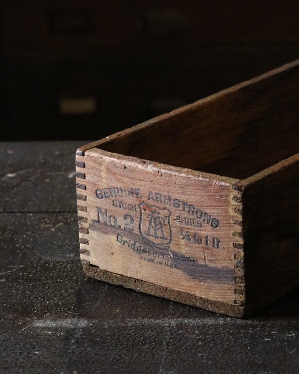 "ARMSTRONG MFG" ���åɥܥå���