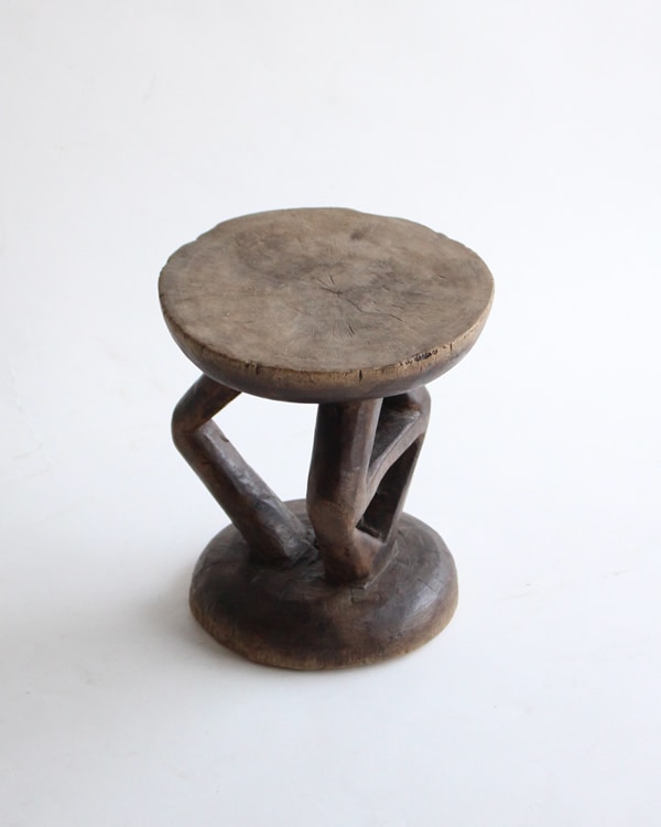 セヌフォスツールトンガジンバブエザンビアボツワナなどのプリミティブ